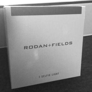 Rodan+Fields selfie light